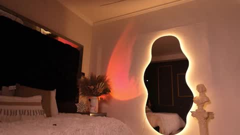 zoevidal_ online show from 11-10-25, 11:53