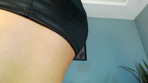 Snapshot of zoey_fox_ chatting on 10-12-25, 08:30 zoey fox online show from 10-12-25, 08:30