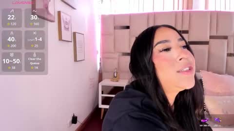 zoey thommpson online show from 10-28-25, 08:11