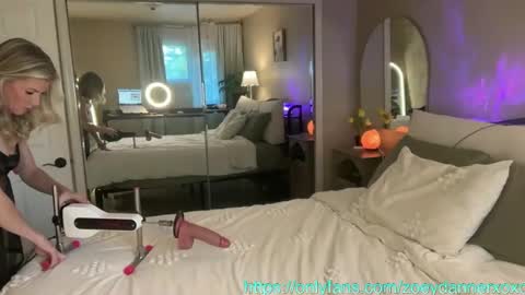 Zoeydanner online show from 10-22-25, 11:15