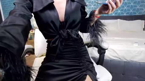 Snapshot of zoeylarkens chatting on 10-15-25, 04:29 Zoey online show from 10-15-25, 04:29