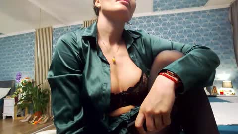 Snapshot of zoeylarkens chatting on 11-03-25, 04:52 Zoey online show from 11-03-25, 04:52