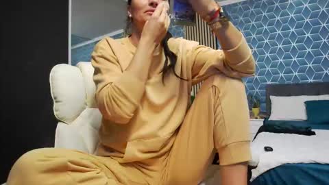 Snapshot of zoeylarkens chatting on 11-04-25, 05:12 Zoey online show from 11-04-25, 05:12