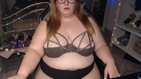 Snapshot of zoeyleyx chatting on 12-14-24, 02:01 zoeyleyx online show from 12-14-24, 02:01