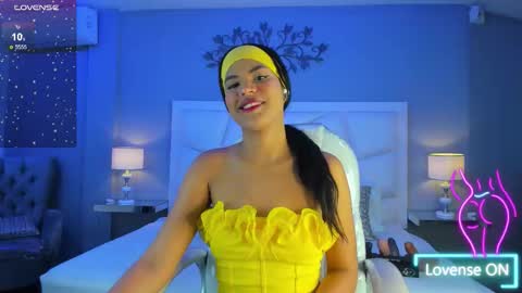 Snapshot of zoeysnow chatting on 10-14-25, 11:55 Z O E online show from 10-14-25, 11:55