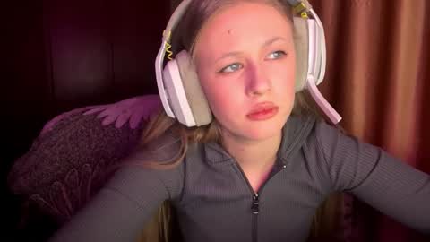 Snapshot of zofiahoetger chatting on 02-22-26, 08:24 Lisa online show from 02-22-26, 08:24