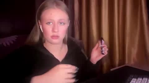 Snapshot of zofiahoetger chatting on 02-26-26, 10:58 Lisa online show from 02-26-26, 10:58