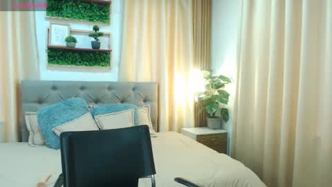 Snapshot of zohet_kriss chatting on 10-17-25, 03:03 CALL ME Z O H E T online show from 10-17-25, 03:03