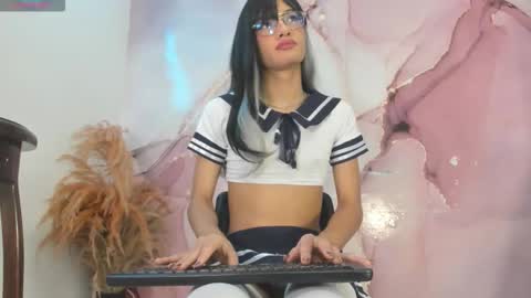 Zuri Lux online show from 11-23-25, 09:58