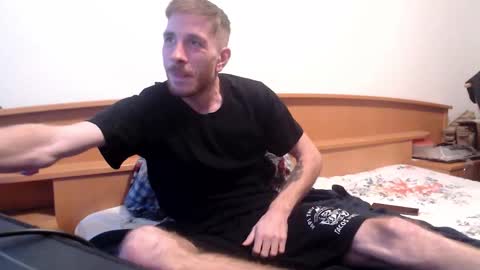 Zuzmoe online show from 12-22-25, 10:07