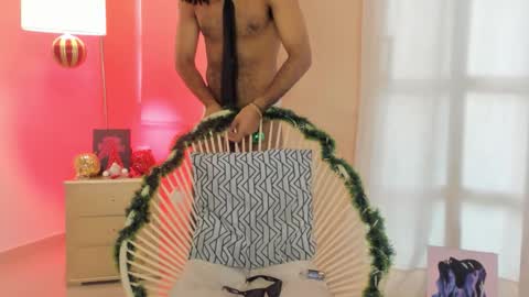 zyan_moreno online show from 11-30-25, 04:44