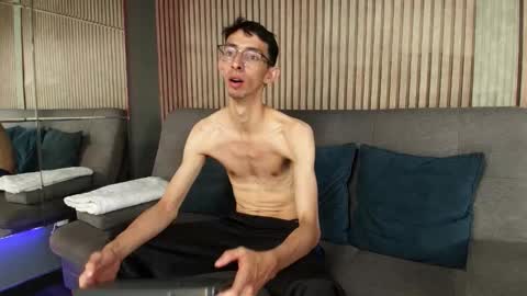 Snapshot of zyronight chatting on 11-12-25, 02:28 Zyro Nigth online show from 11-12-25, 02:28