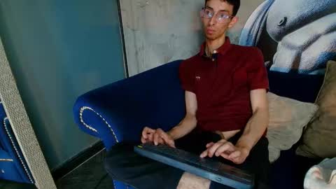 Snapshot of zyronight chatting on 11-19-25, 08:42 Zyro Nigth online show from 11-19-25, 08:42