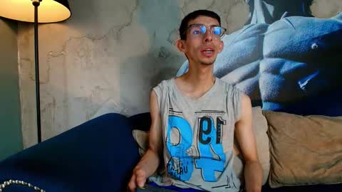 Snapshot of zyronight chatting on 11-21-25, 05:11 Zyro Nigth online show from 11-21-25, 05:11