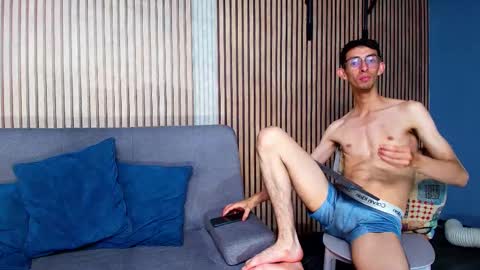 Snapshot of zyronight chatting on 11-30-25, 01:42 Zyro Nigth online show from 11-30-25, 01:42