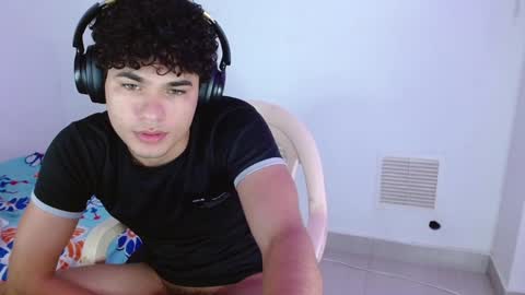 Snapshot of zyrosxk chatting on 01-16-25, 09:48 antonio felipe online show from 01-16-25, 09:48