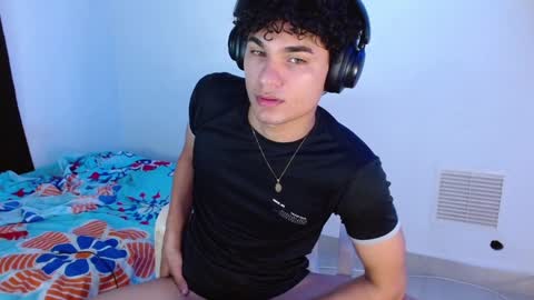 Snapshot of zyrosxk chatting on 01-25-25, 09:36 antonio felipe online show from 01-25-25, 09:36