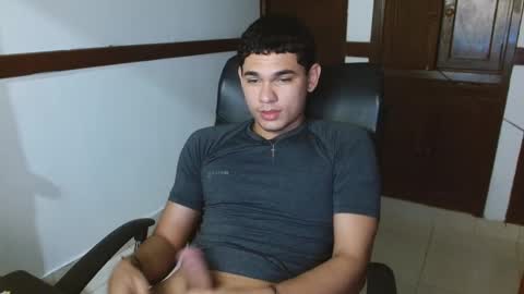 Snapshot of zyrosxk chatting on 09-23-25, 05:32 antonio felipe online show from 09-23-25, 05:32