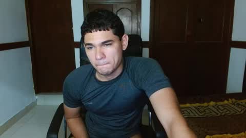 Snapshot of zyrosxk chatting on 09-24-25, 12:25 antonio felipe online show from 09-24-25, 12:25