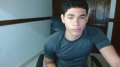 Snapshot of zyrosxk chatting on 09-26-25, 06:50 antonio felipe online show from 09-26-25, 06:50