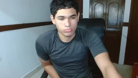 Snapshot of zyrosxk chatting on 10-05-25, 06:45 antonio felipe online show from 10-05-25, 06:45