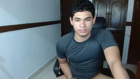 Snapshot of zyrosxk chatting on 10-13-25, 06:13 antonio felipe online show from 10-13-25, 06:13