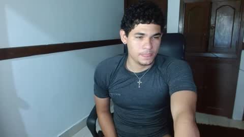 Snapshot of zyrosxk chatting on 10-20-25, 06:36 antonio felipe online show from 10-20-25, 06:36