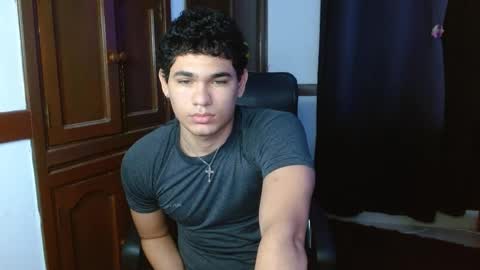 Snapshot of zyrosxk chatting on 11-02-25, 10:17 antonio felipe online show from 11-02-25, 10:17