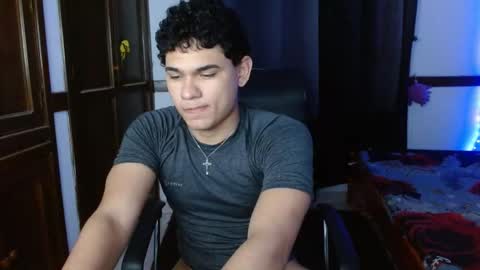 Snapshot of zyrosxk chatting on 11-17-25, 12:05 antonio felipe online show from 11-17-25, 12:05