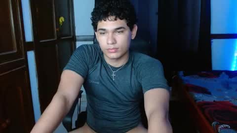 Snapshot of zyrosxk chatting on 11-17-25, 11:32 antonio felipe online show from 11-17-25, 11:32