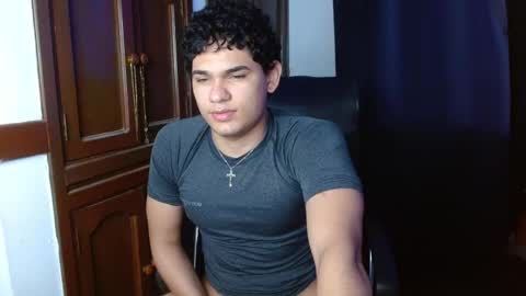 Snapshot of zyrosxk chatting on 11-19-25, 07:08 antonio felipe online show from 11-19-25, 07:08
