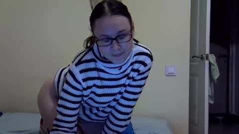 Snapshot of zyuhre chatting on 10-11-25, 07:12 Zyuhre online show from 10-11-25, 07:12
