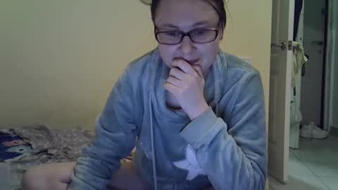 Snapshot of zyuhre chatting on 12-16-25, 02:11 Zyuhre online show from 12-16-25, 02:11