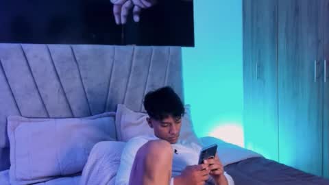 zyzz_1812 online show from 10-17-25, 06:32