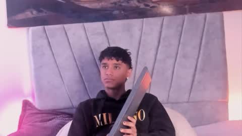 zyzz_1812 online show from 12-02-25, 05:19