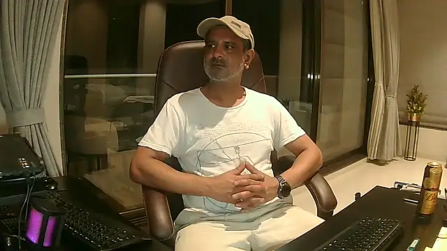 OnlineBossUK online show from 01-24-25, 08:43
