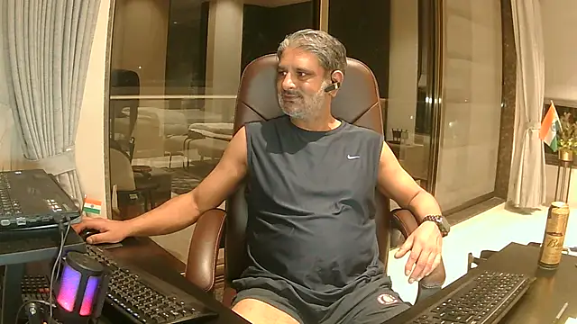 OnlineBossUK online show from 01-25-25, 04:13