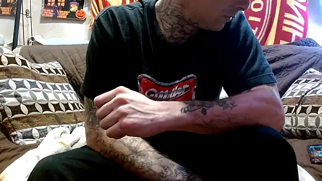 Snapshot of DADDY_KANE8--- chatting on 02-05-25, 04:27 DADDY KANE8--- online show from 02-05-25, 04:27