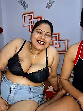Snapshot of MOM-SUN-COUPLE chatting on 01-03-25, 04:16 MOM-SUN-COUPLE online show from 01-03-25, 04:16