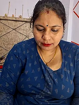 Snapshot of MOM-SUN-COUPLE chatting on 02-23-25, 08:11 MOM-SUN-COUPLE online show from 02-23-25, 08:11