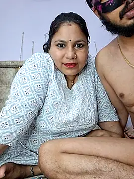 Snapshot of MOM-SUN-COUPLE chatting on 03-14-25, 04:40 MOM-SUN-COUPLE online show from 03-14-25, 04:40