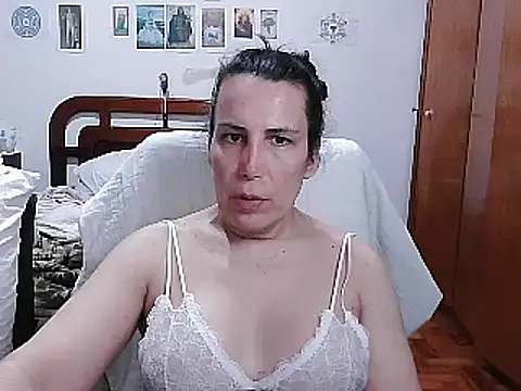 Snapshot of LauraVicttoria361215 chatting on 03-08-25, 10:32 LauraVicttoria361215 online show from 03-08-25, 10:32