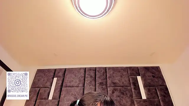 Snapshot of Petit-Rosse chatting on 03-05-25, 11:38 Petit-Rosse online show from 03-05-25, 11:38