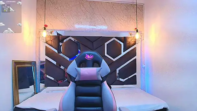 lilith nv online show from 10-30-25, 01:12