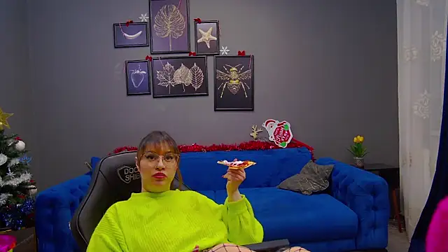 Katewalker  online show from 12-21-24, 09:15