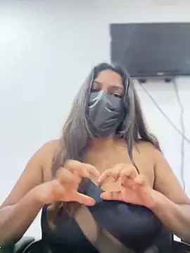 Snapshot of Black_Beauty997 chatting on 03-04-25, 04:41 Black Beauty997 online show from 03-04-25, 04:41