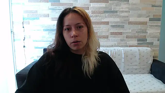 Snapshot of MommyMiaWs chatting on 10-08-25, 01:31 MommyMiaWs online show from 10-08-25, 01:31