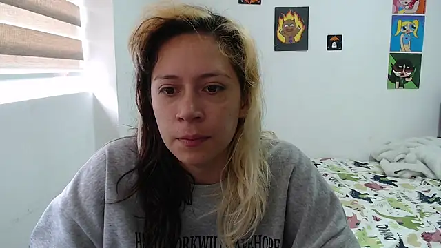 Snapshot of MommyMiaWs chatting on 10-13-25, 01:33 MommyMiaWs online show from 10-13-25, 01:33