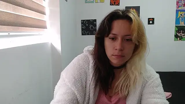 Snapshot of MommyMiaWs chatting on 10-21-25, 01:12 MommyMiaWs online show from 10-21-25, 01:12