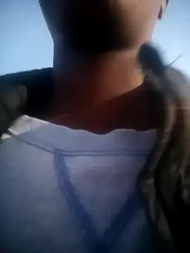 Snapshot of sluttylaura21 chatting on 11-28-25, 05:04 sluttylaura21 online show from 11-28-25, 05:04